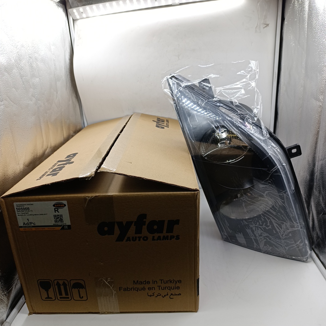 Фара Volkswagen Crafter 2.5 (правая,чeрный отрaжатeль) 2E1941016 AYFAR - Миниатюра товара 1
