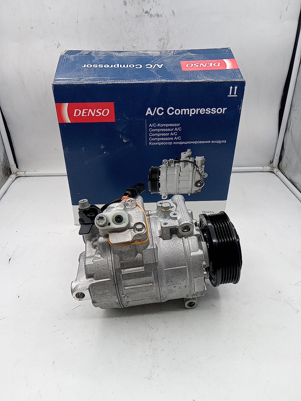 Компрессор кондиционера VW Amarok 10- DENSO EUROPE - Миниатюра товара 1