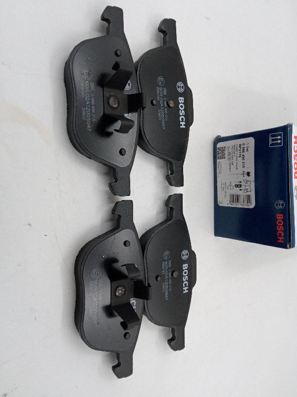 Тормозные колодки передние Focus/C-Max 03-> MAZDA 3 03-> VOLVO S40 I-II 03-> BOSCH EUROPE - Миниатюра товара 1