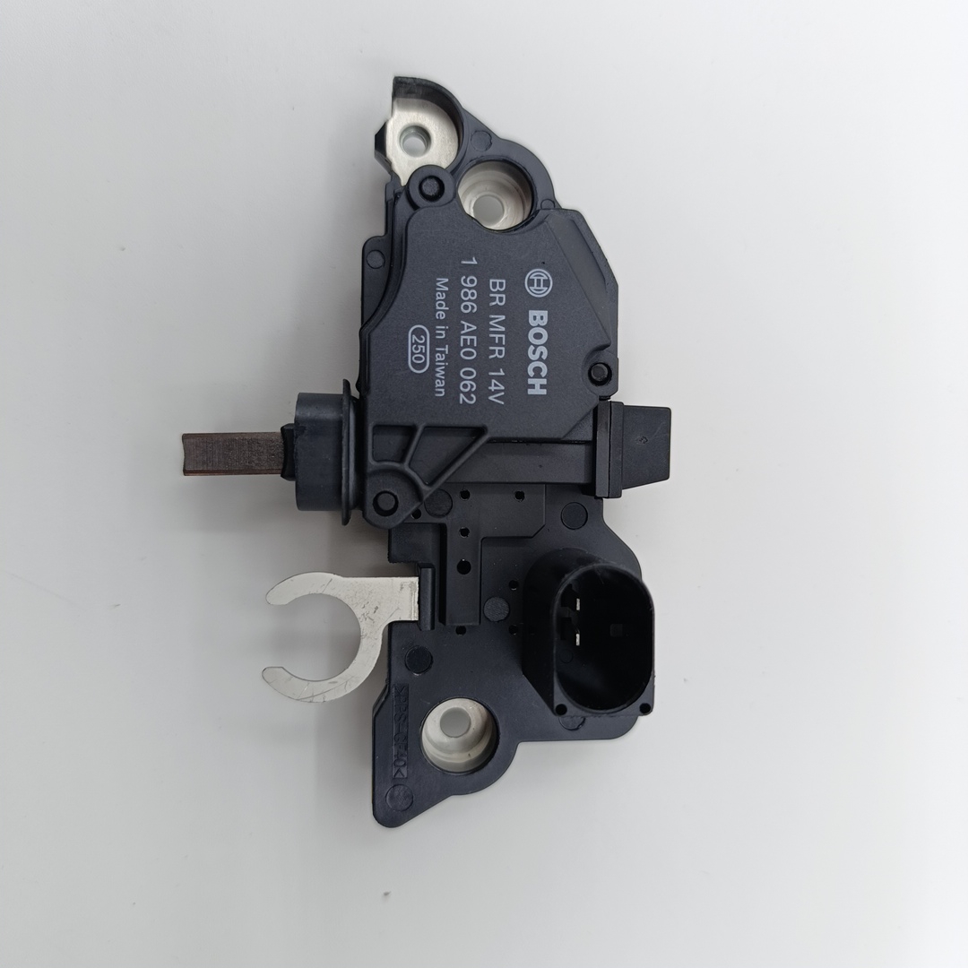 Щетка генератора  (Реле-регулятор) Fiat/Iveco 2.3-3.0 (стар.номер F00MA45208) BOSCH EUROPE - Миниатюра товара 1