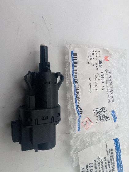 Датчик стоп-сигналов TR > 06  3M5T13480AC/4832217 (JMC=Ford Europe) - Миниатюра товара 1