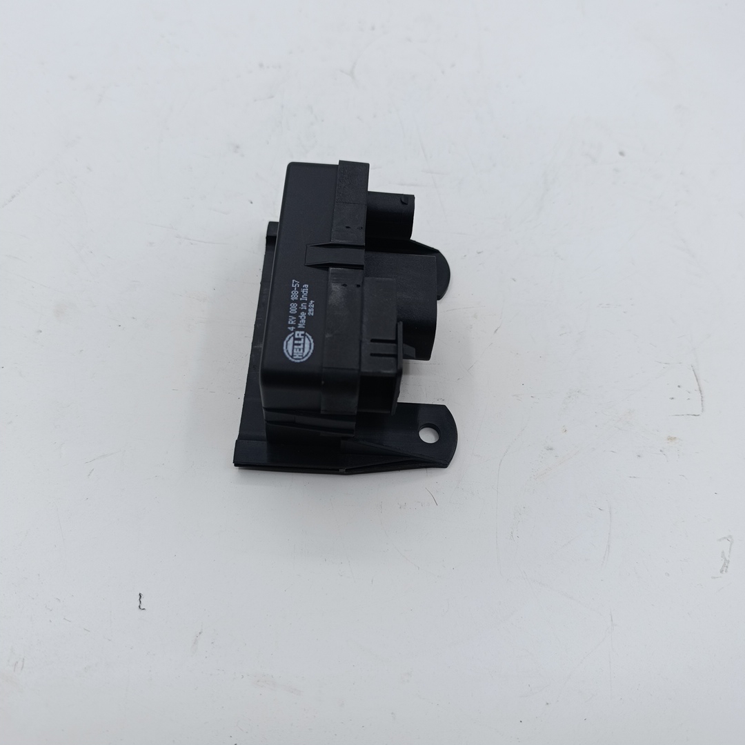 Реле свечей накаливания Mercedes Sprinter 2.2-3.0 ,Volkswagen Crafter 2.5 TDI A6461538491 HELLA - Миниатюра товара 1