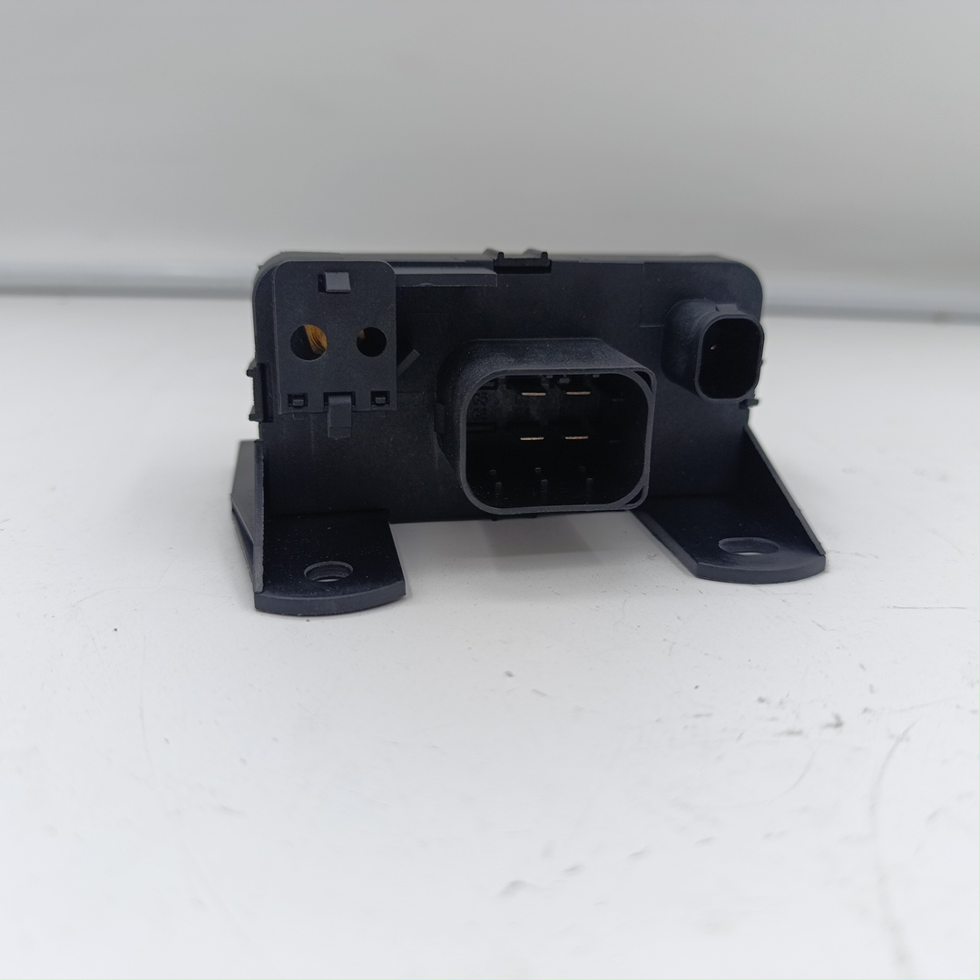 Реле свечей накаливания Mercedes Sprinter 2.2-3.0 ,Volkswagen Crafter 2.5 TDI A6461538491 HELLA - Миниатюра товара 2