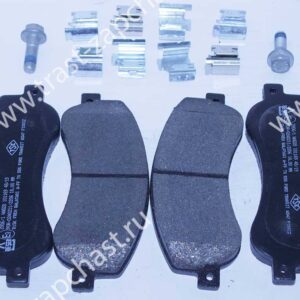 Тормозные колодки передние Форд ТЗ > 06 -12 115-140-155 л.с.9C112K021BA/T206664/1824347 BESER скобы