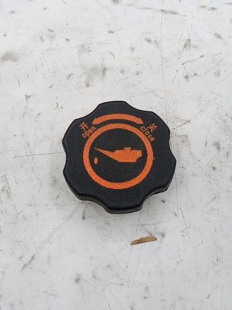 Крышка маслозаливной горловины Sollers Atlant 2.7D 1003550FA171/1003550FA410 TZ