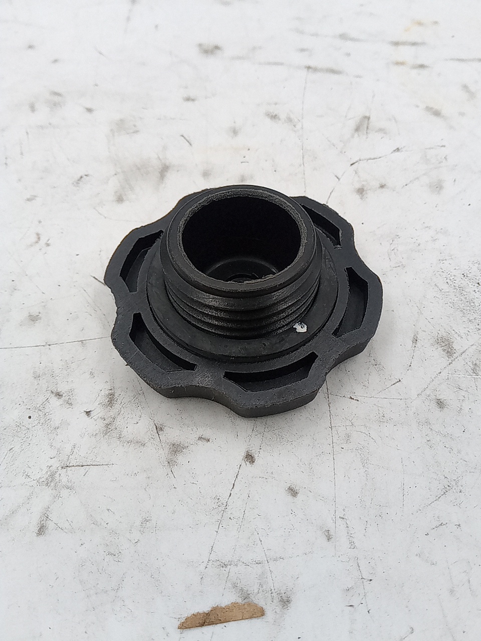 Крышка маслозаливной горловины Sollers Atlant 2.7D 1003550FA171/1003550FA410 TZ - Миниатюра товара 2