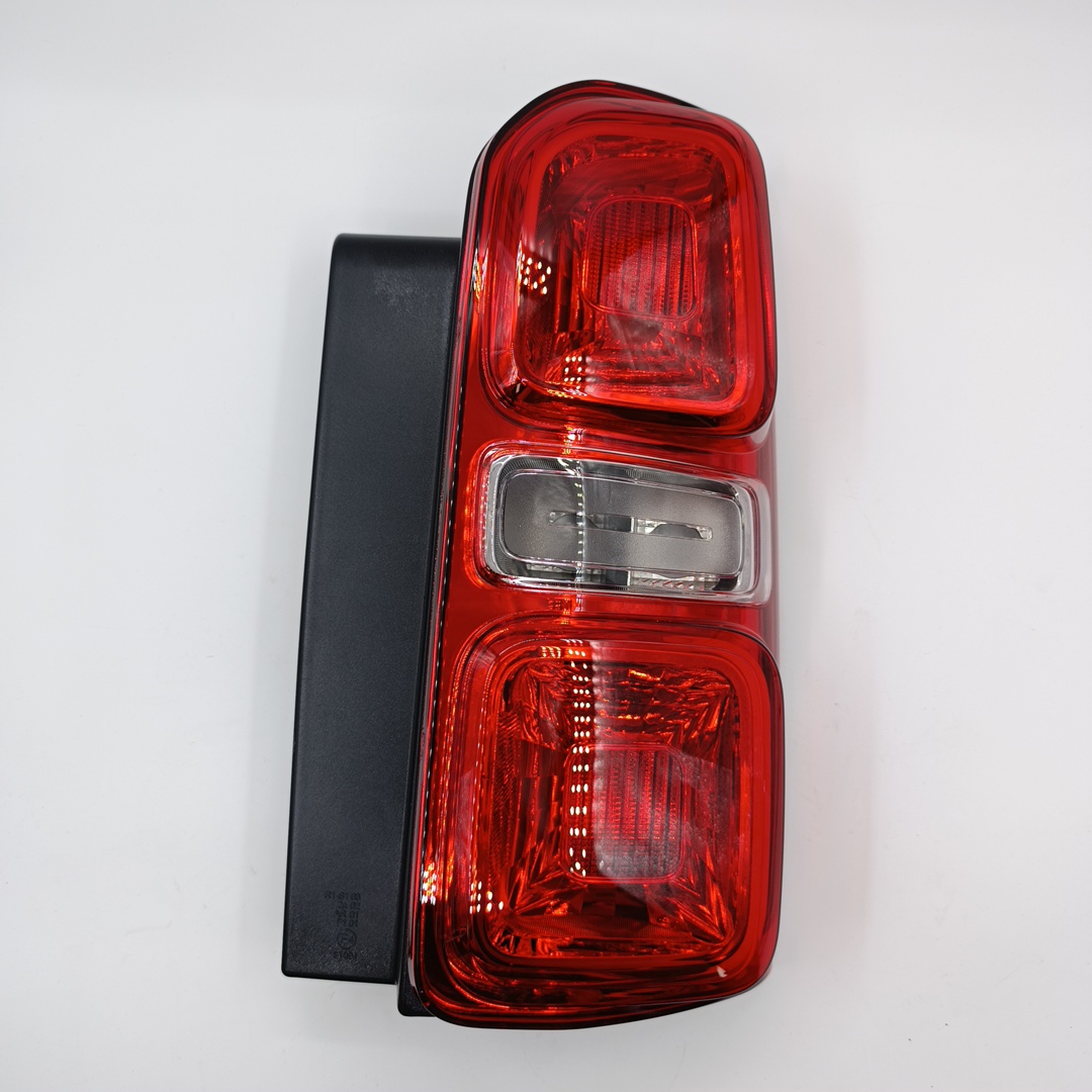 Фонарь задний Peugeot Traveller 4  2.0  (правый) 9808243080 MARS TECH - Миниатюра товара 1