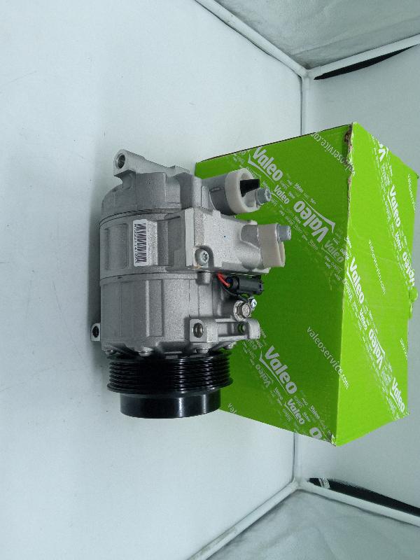 Компрессор кондиционера MERCEDES W163; 203; 211; 220; Sprinter (901-906) A0012303211 VALEO - Миниатюра товара 1