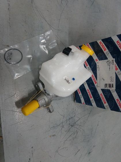 Главный тормозной цилиндр TR > 06 с бачком 6C112K478BD/1573041/1756265 BOSCH EUROPE - Миниатюра товара 1