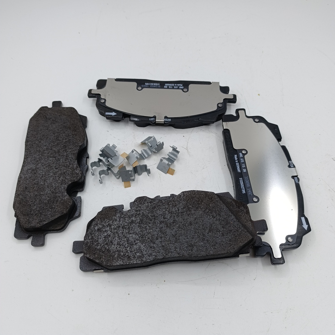 Тормозные колодки передние Audi Q8 (+скобы) ORIGINAL VAG - Миниатюра товара 1